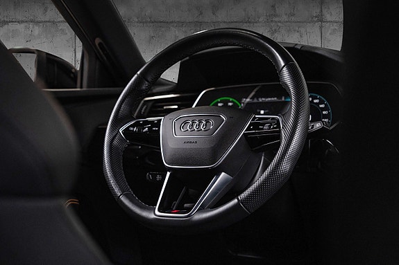 Audi e-tron 22 of 30