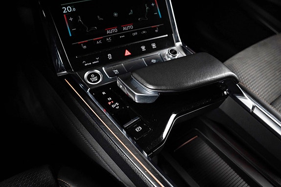 Audi e-tron 29 of 30
