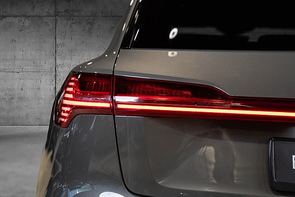 Audi e-tron 11 of 30