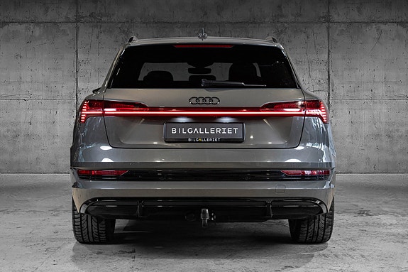 Audi e-tron 10 of 30