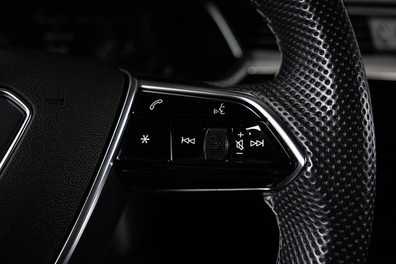 Audi e-tron 25 of 30