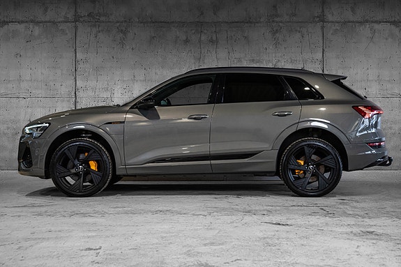 Audi e-tron 7 of 30
