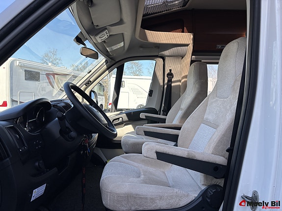 Rapido 665 F-SCANDINAVIAN EXCLUSIVE-MARKISE-SYKKELSTATIV-ALDE-FORMSYDDE GULVTEPPER-LITHIUM-AUTOMAT-ENKLE SENGER-NYSERVET++ 10 of 30