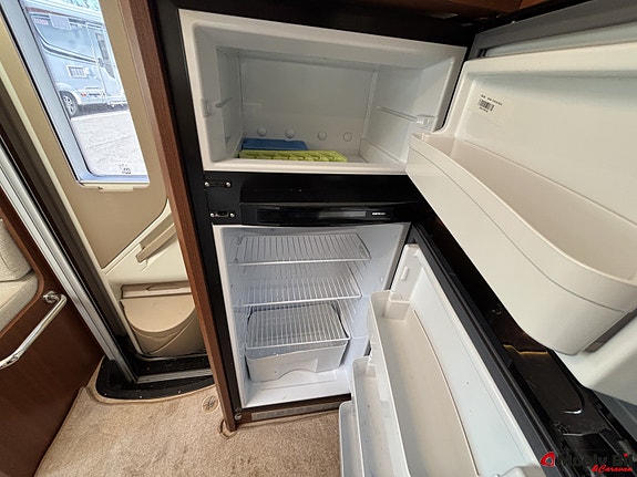 Rapido 665 F-SCANDINAVIAN EXCLUSIVE-MARKISE-SYKKELSTATIV-ALDE-FORMSYDDE GULVTEPPER-LITHIUM-AUTOMAT-ENKLE SENGER-NYSERVET++ 25 of 30