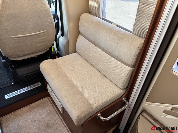 Rapido 665 F-SCANDINAVIAN EXCLUSIVE-MARKISE-SYKKELSTATIV-ALDE-FORMSYDDE GULVTEPPER-LITHIUM-AUTOMAT-ENKLE SENGER-NYSERVET++ 18 of 30