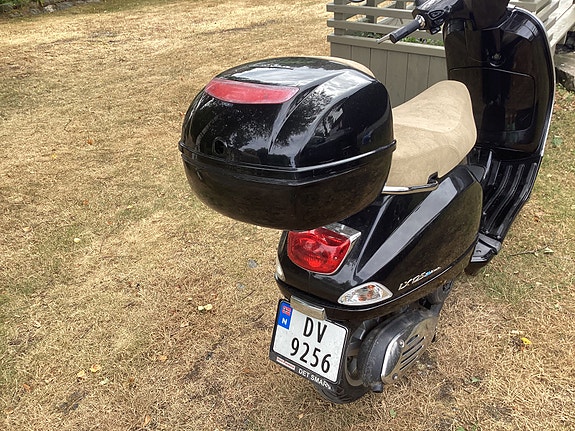 Vespa LX 125 Touring 4 of 4