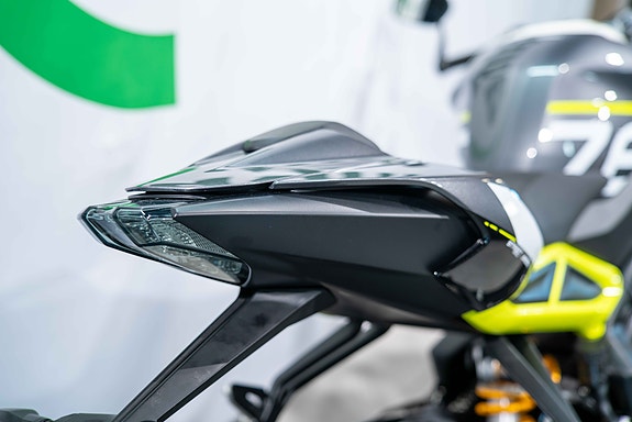 Triumph Street Triple RS Moto 2 Kungått 20 mil- som ny!! 8 of 30