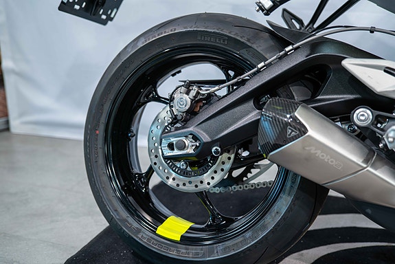 Triumph Street Triple RS Moto 2 Kungått 20 mil- som ny!! 7 of 30