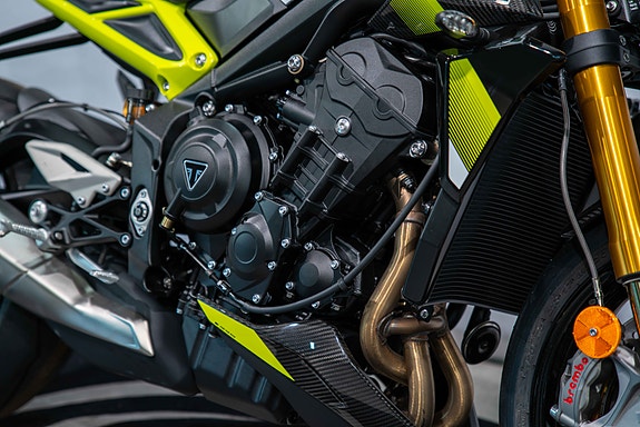 Triumph Street Triple RS Moto 2 Kungått 20 mil- som ny!! 5 of 30
