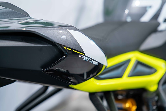 Triumph Street Triple RS Moto 2 Kungått 20 mil- som ny!! 9 of 30