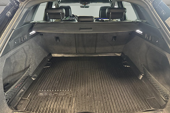 Audi e-tron 9 of 28