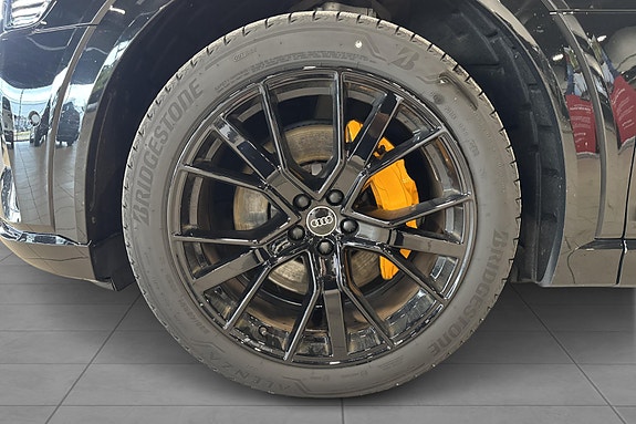 Audi e-tron 10 of 28