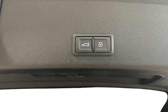 Audi e-tron 27 of 28