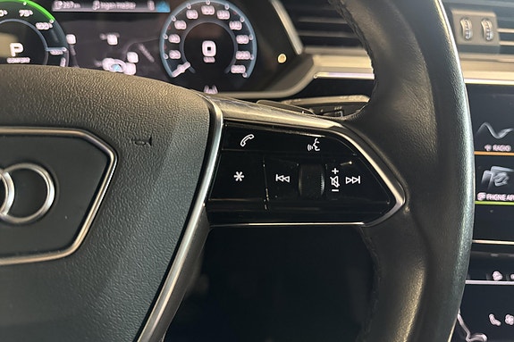 Audi e-tron 17 of 28