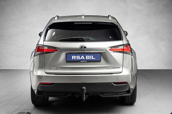 Lexus NX300h 2 of 21
