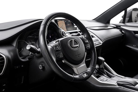Lexus NX300h 8 of 21