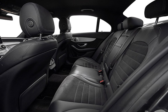 Mercedes-Benz C300 24 of 28