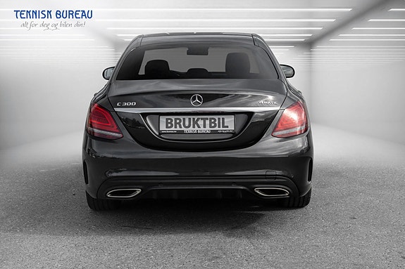 Mercedes-Benz C300 7 of 28