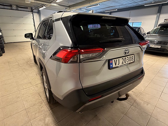 Toyota RAV4 12 of 30