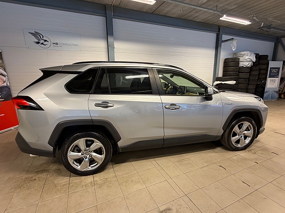 Toyota RAV4 5 of 30