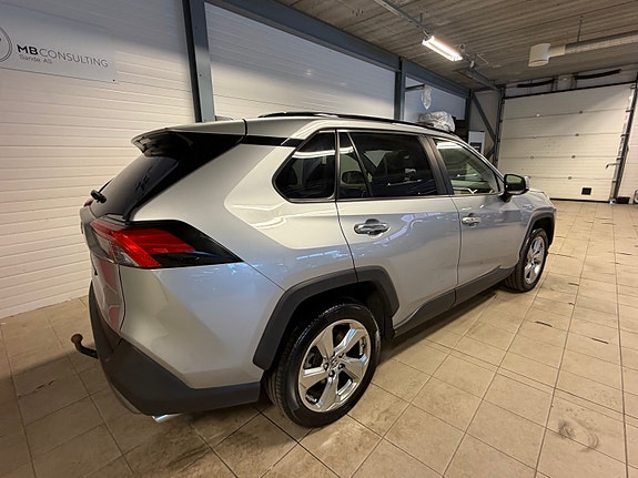 Toyota RAV4 6 of 30