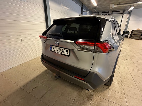 Toyota RAV4 7 of 30