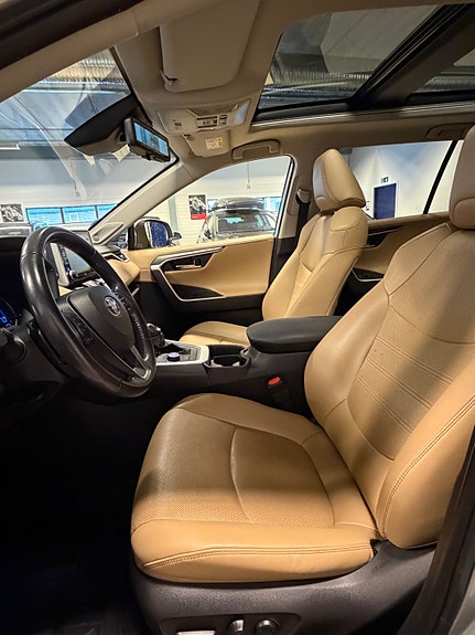 Toyota RAV4 15 of 30