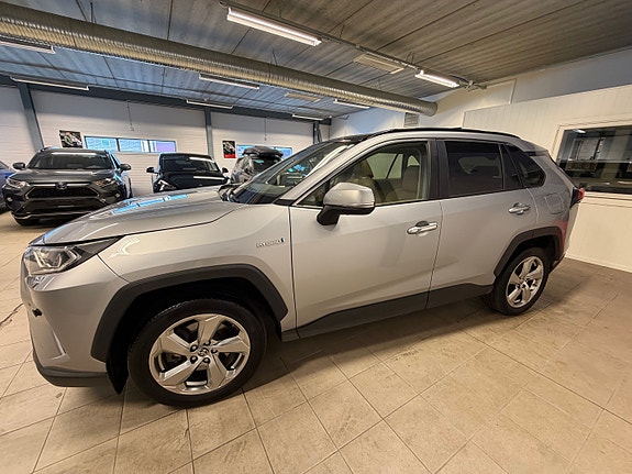 Toyota RAV4 14 of 30