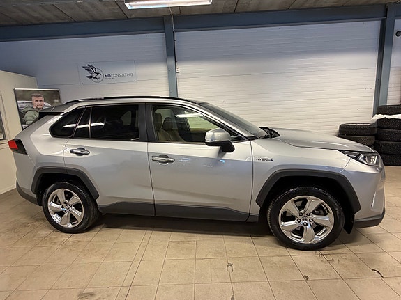 Toyota RAV4 4 of 30
