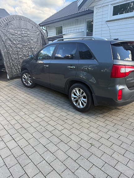 Kia Sorento 3 of 11