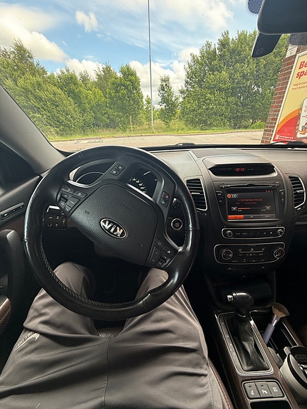 Kia Sorento 2 of 11