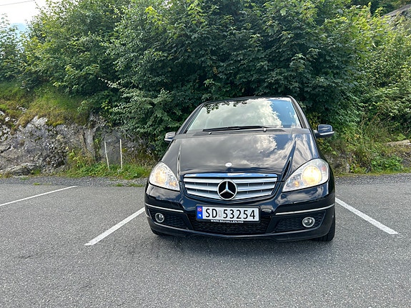 Mercedes-Benz A160 d 2 of 18