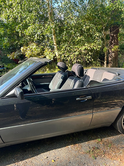 Mercedes-Benz E200 2 of 4