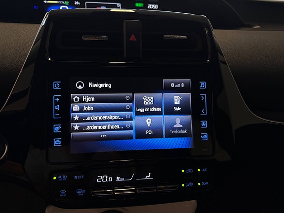 Toyota Prius Plug-in Hybrid 22 of 30