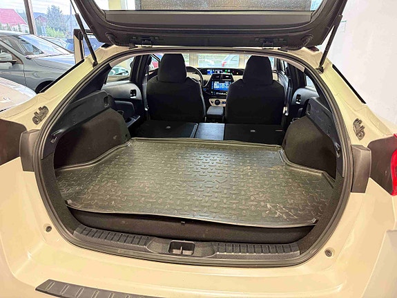 Toyota Prius Plug-in Hybrid 25 of 30