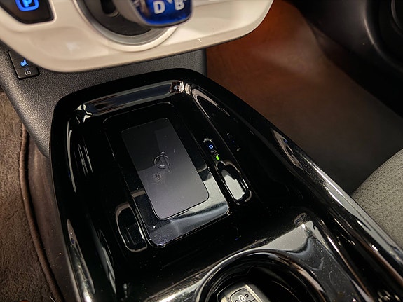 Toyota Prius Plug-in Hybrid 24 of 30