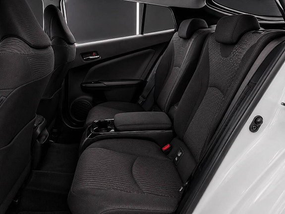 Toyota Prius Plug-in Hybrid 11 of 30