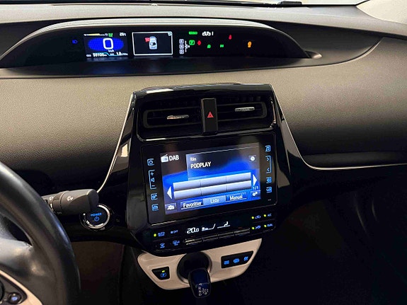 Toyota Prius Plug-in Hybrid 17 of 30
