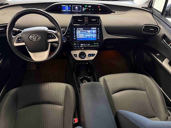Toyota Prius Plug-in Hybrid 28 of 30