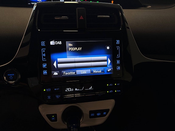 Toyota Prius Plug-in Hybrid 19 of 30