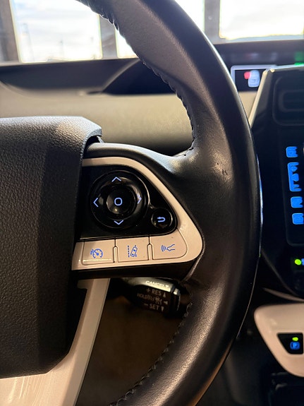 Toyota Prius Plug-in Hybrid 15 of 30