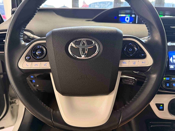 Toyota Prius Plug-in Hybrid 13 of 30