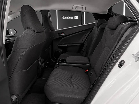 Toyota Prius Plug-in Hybrid 12 of 30