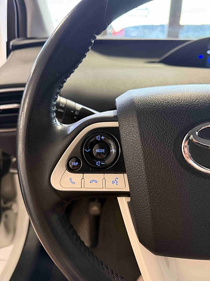 Toyota Prius Plug-in Hybrid 14 of 30