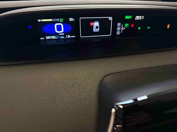 Toyota Prius Plug-in Hybrid 18 of 30