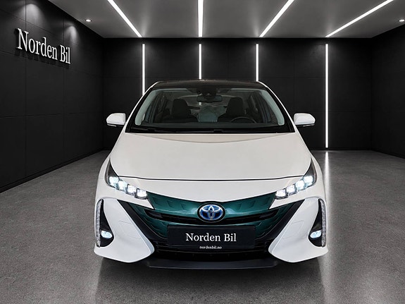 Toyota Prius Plug-in Hybrid 2 of 30