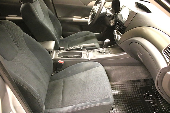 Subaru Impreza 10 of 12