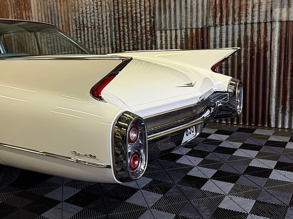 Cadillac Deville 16 of 30