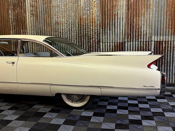 Cadillac Deville 17 of 30