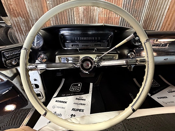 Cadillac Deville 29 of 30